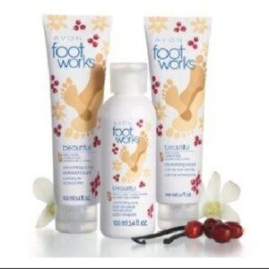 AVON FOOTWORKS 3PC BERRY VANILLA FOOT CARE SET (NEW WITH TAGS)